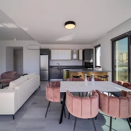 Premier 403 3 Bed Apartment *